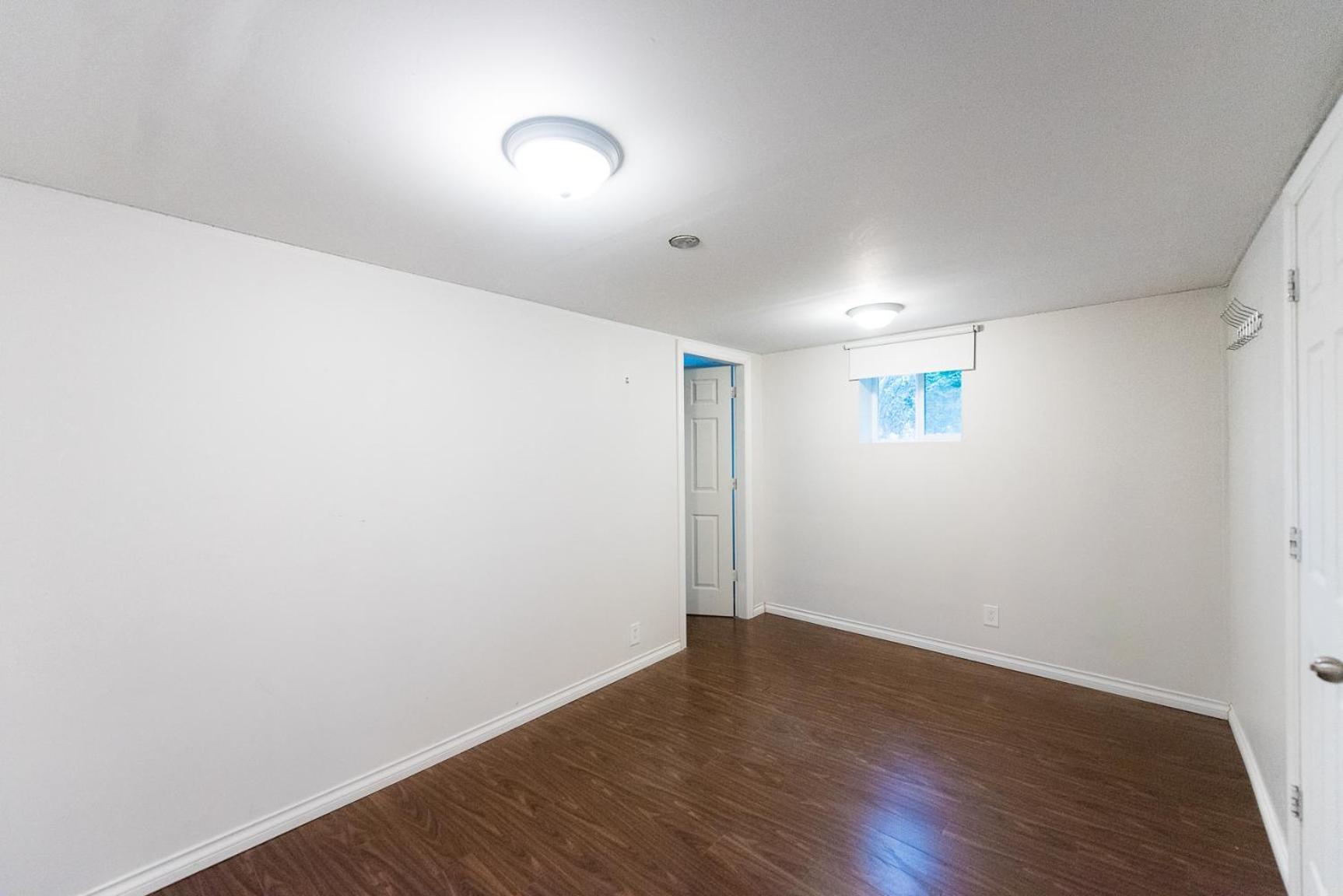 3 Bedroom Burnaby Metrotown Downstairs Exterior photo