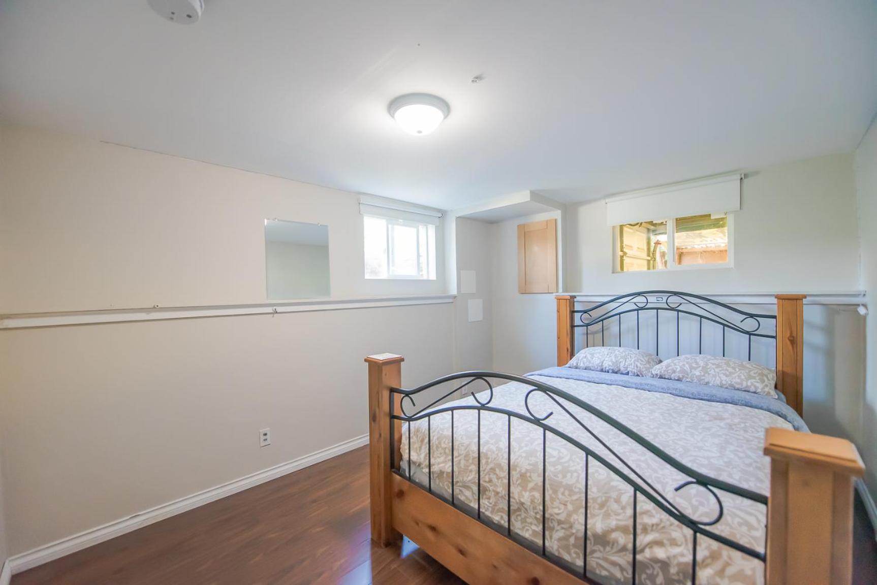 3 Bedroom Burnaby Metrotown Downstairs Exterior photo